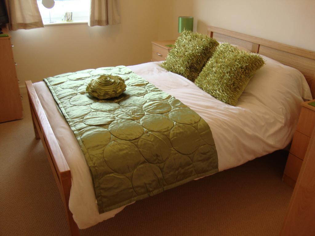 Riverbank Penthouse And Apartments Кардифф Номер фото