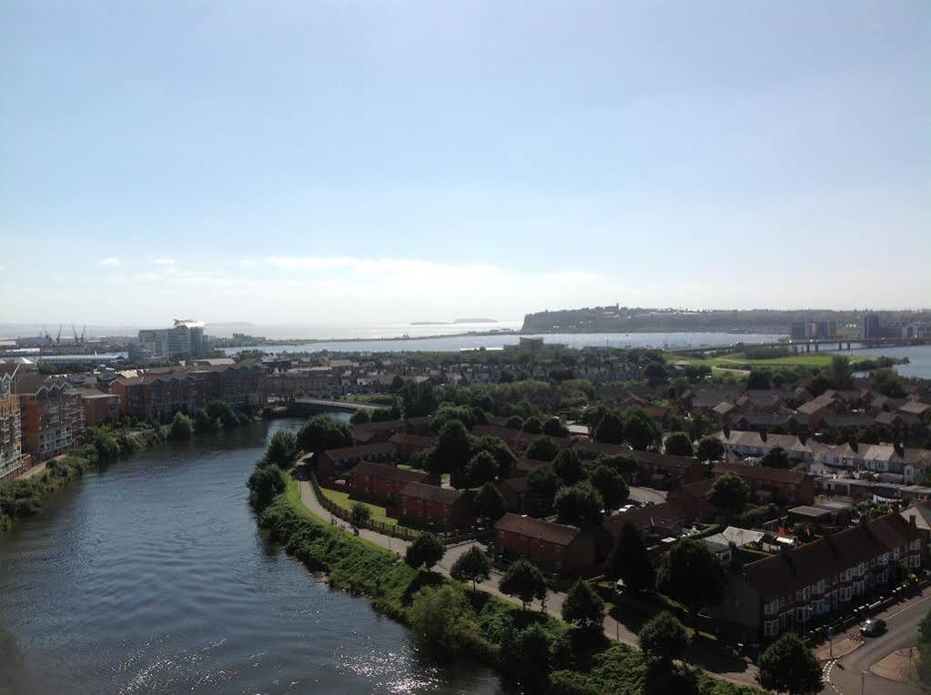 Riverbank Penthouse And Apartments Кардифф Экстерьер фото